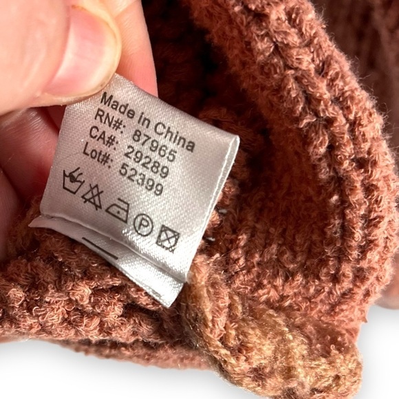 4 for $40 SALE! Elan Chunky Cable Scoop Neck Cropped Sweater, Salmon, Size L - Picture 4 of 8